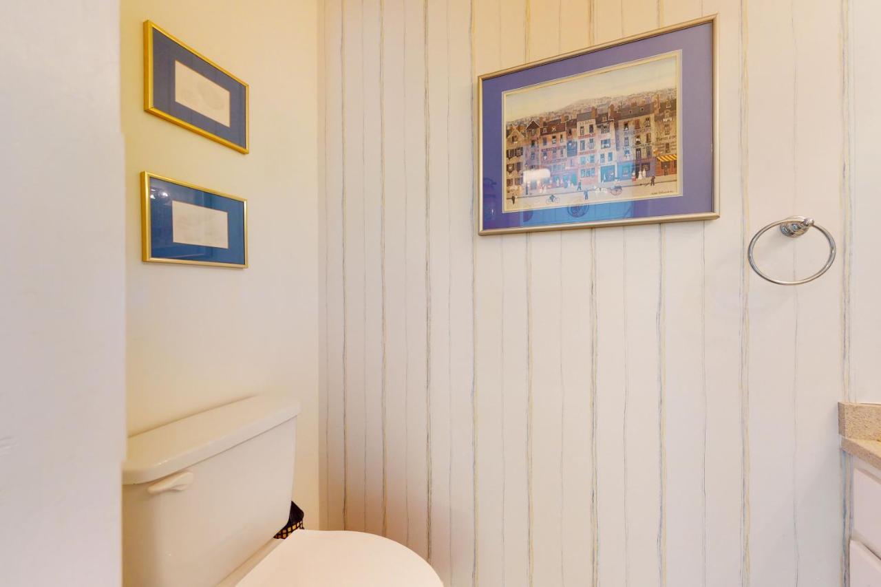 Seaside --- 40123 Seaside Drive